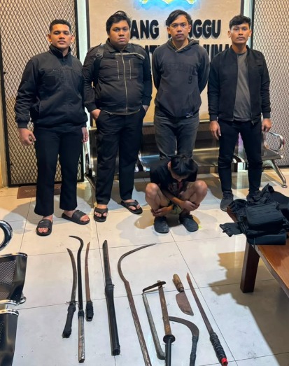 Remaja anggota geng motor Warnek berikut 10 sajam diamankan.(ist)