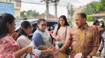Maruli Siahaan Bantu Pembangunan GSM HKBP Sei Blutu Tebing Distrik XIV Dengan Memborong Hasil Panen Jemaat