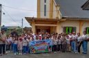 Anggota DPR RI Komisi XIII Dr Maruli Siahaan SH.MH berangkatkan 72 anak sekolah minggu GPP Resort Khusus Marindal untuk wisata rohani ke Hill Park, Minggu (27/9).(ist)