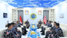 Askomlek Dankodaeral I, Kolonel Laut (P) Ahmad Fahrabi, S.E., M.M., M.Tr. Opsla, menerima kunjungan Courtesy Call Paban IV Opskomnika Skomlekal, Kolonel Laut (P) Adi Lumaksana, S.Sos., M.Han., beserta tim yang berlangsung di Ruang VIP Mako Kodaeral I. Senin (28/09/2026).(ist)