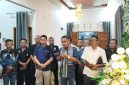 Maruli Siahaan yang diwakili Bangun Taruli Siahaan (Tenaga ahli) memberikan penghiburan dan doa kepada keluarga, Senin (28/9).(ist)