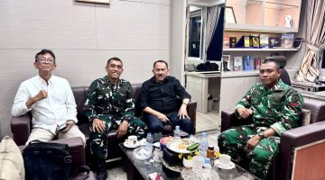 Danyonif TP 951/Pandeka Marapi Letkol Inf. Jimson Andre Siahaan,S.S.T.Han.,S.I.P.,M.M kunjungan silaturahmi kepada Ayahhandanya, Dr Maruli Siahaan di Gedung DPR RI, Rabu (30/9).(ist)