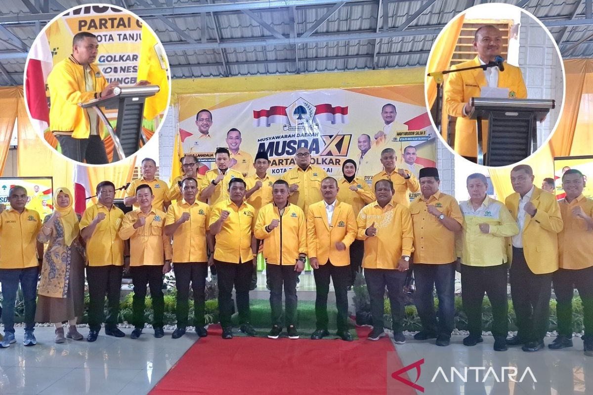 Pengurus DPD Golkar Sumut bersama DPD Kota Tanjungbalai foto bersama dalam acara Musda XI Golkar Tanjungbalai, inzet (kiri) Ketua Golkar Sumut, Andar Amin Harahap dan Ketua DPD Golkar Tanjungbalai terpilih, H. Mahyaruddin Salim (kanan), Senin (26/10/2026) (ant)
