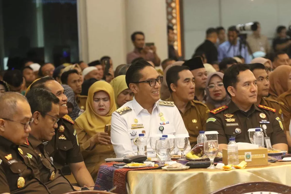 Rico Waas saat menghadiri kegiatan Jaksa Sahabat Pendidik yang dirangkaikan dengan penandatanganan Memorandum of Understanding (MoU) secara serentak antara bupati/wali kota dan kepala kejaksaan negeri (Kajari) dari 33 kabupaten/kota se-Sumatera Utara di Aula Raja Inal Siregar, Selasa (6/10/2026).(ist)