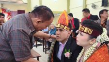 Maruli Siahaan menyampaikan ucaban selamat berbahagia kepada kedua mempelai, Jumat (2/10).(ist)