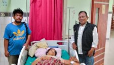 tim rumah aspirasi maruli siahaan menjenguk pasien yang membutuhkan pertolongan di rumah sakit.(ist)