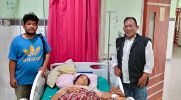tim rumah aspirasi maruli siahaan menjenguk pasien yang membutuhkan pertolongan di rumah sakit.(ist)