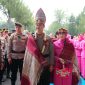 Kapolda Sumut Irjen Pol Sonny Irawan disambut tarian batak dan melayu di Mapolda Sumut, Kamis (8/1).(ist)
