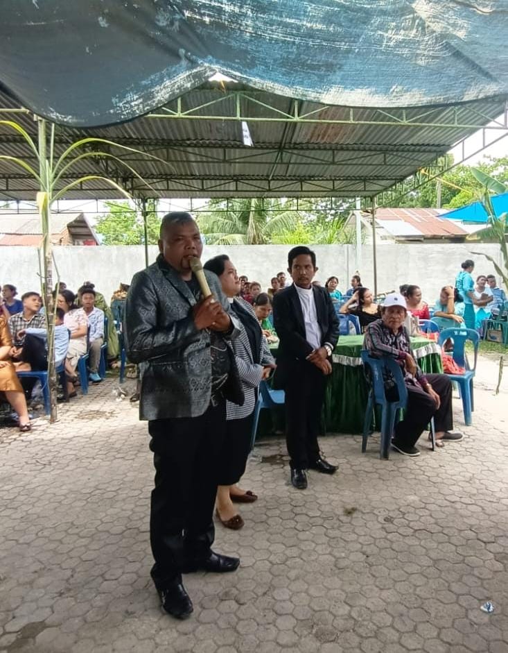 Dr. Maruli Siahaan, S.H., M.H., anggota DPR RI Komisi XIII Fraksi Partai Golkar Dapil Sumatera Utara I sekaligus Pemerhati HKBP, diwakili oleh Rafael Silaban (Tim Maruli Siahaan) menghadiri Pesta Gotilon HKBP Simpang Penara, Resort Simpang Penara, Kabupaten Deli Serdang, Minggu (11/10).(ist)
