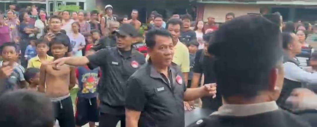 Kasatres Narkoba Polresta Deli Serdang Kompol Dr Feri Kusnadi pimpin penggerebekan lokasi peredaran narkoba, Senin (12/10).(ist)