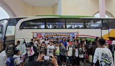 Anak sekolah minggu HKBP Immanuel Resort Medan Patumbak wisata rohani ke wahana Hill Park, Sabtu (17/10).(ist)