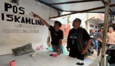 Kasat Res Narkoba Polrestabes Medan AKBP Rafli cek Pos Kamling lapak narkoba.(ist).
