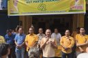 Kombes Pol (Purn) Dr maruli Siahaan,SH.MH , anggota DPR RI Komisi XIII Fraksi Golkar bakti sosial kepada ratusan warga penerima manfaat dalam rangka Hut ke 62 Partai Golkar di Rumah Aspirasi, Jl.Nibung II Medan Petisah, Jumat (30/10).(ist)
