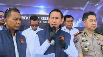 Direktur Siber Polda Sumut KBP Bayu Wicaksono menjelaskan hasil pengungkapan aksi pornografi kepada wartawan.(jostamb)